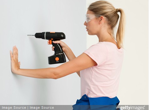 Comment détecter un câble électrique dans un mur avant de percer ?