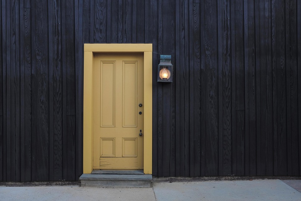 Décorez votre porte d’entrée pour Noël et toute l’année !